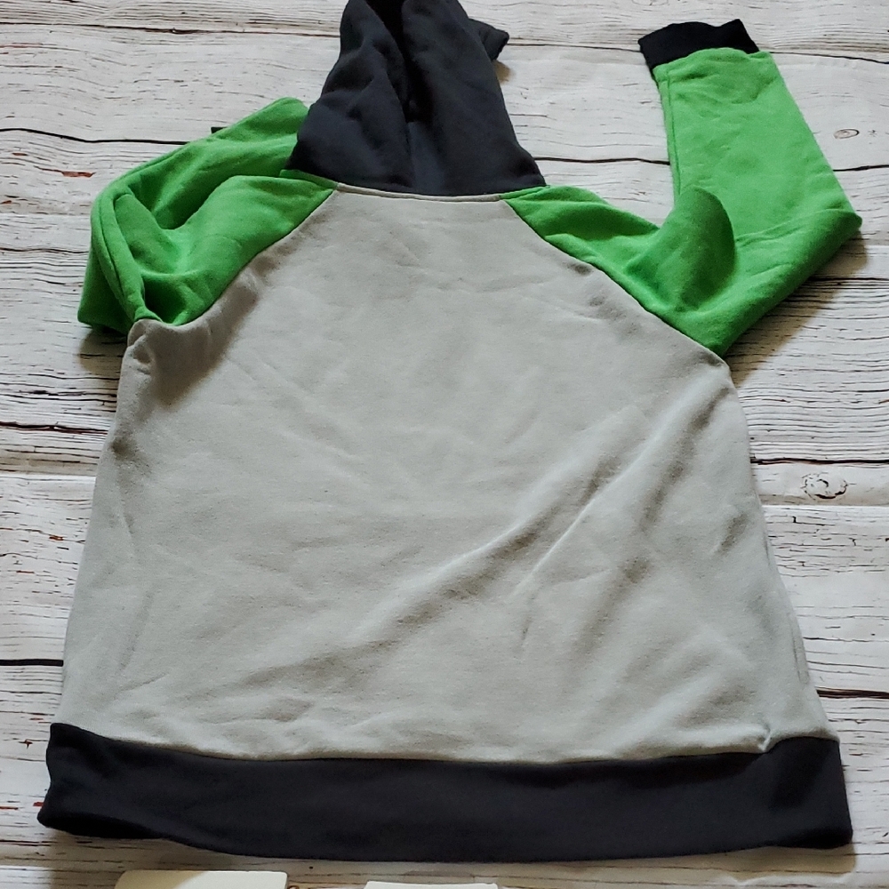 🆕️ Under Armour Green and Gray Color-Block Hoodie - Picture 8 of 8